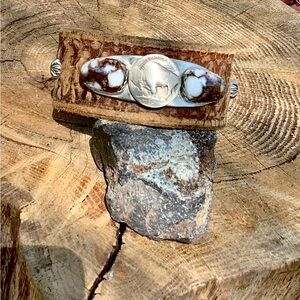 Leathercuff, up to 7 1/2” wrist